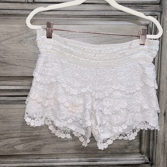 Boho Lace Shorts - Picture 1 of 3